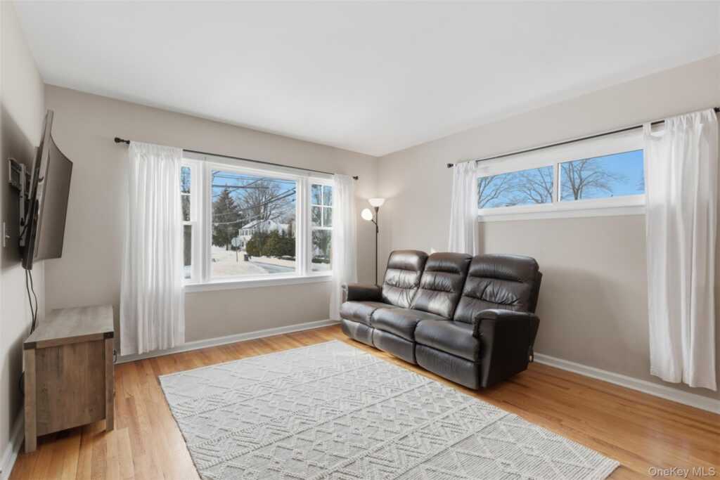 93 Smith Avenue, White Plains, NY 10605 - Photo 4 of 45