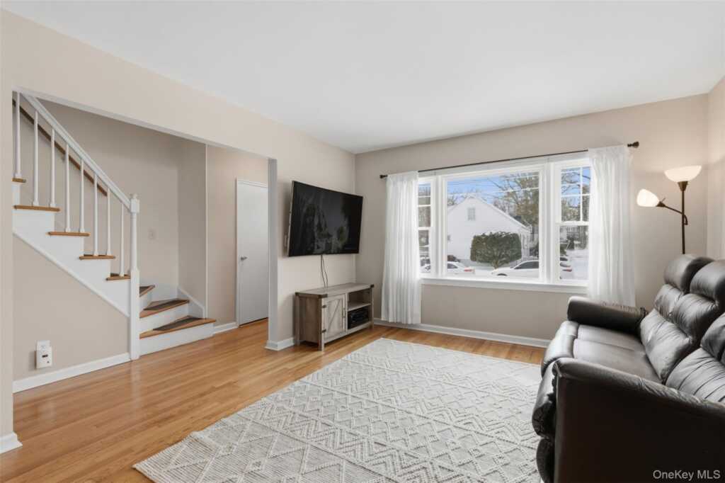 93 Smith Avenue, White Plains, NY 10605 - Photo 5 of 45