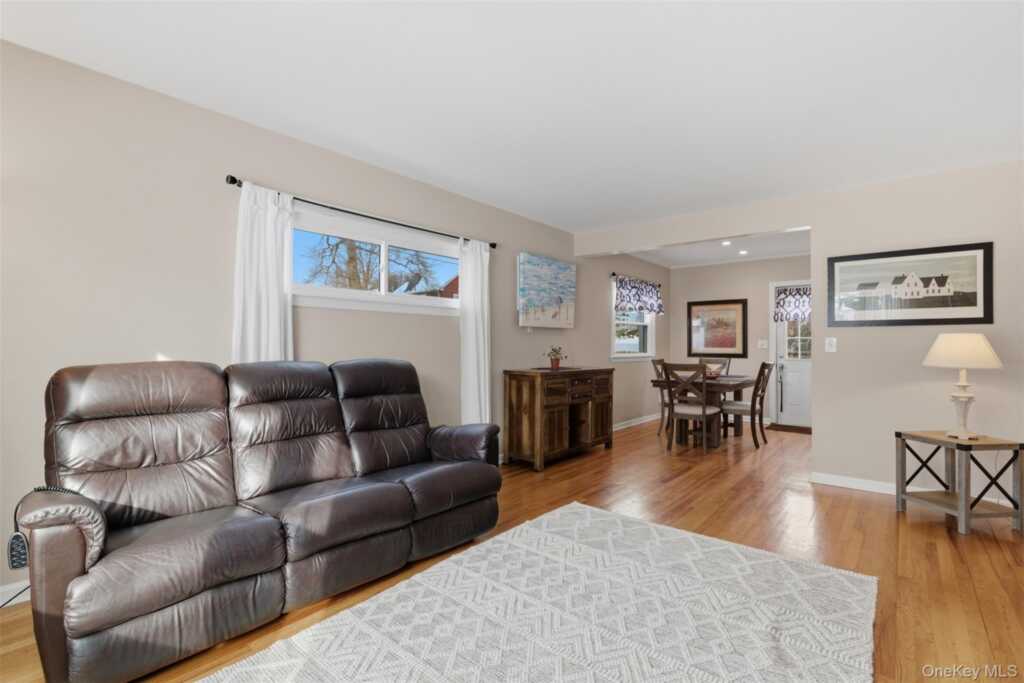 93 Smith Avenue, White Plains, NY 10605 - Photo 6 of 45