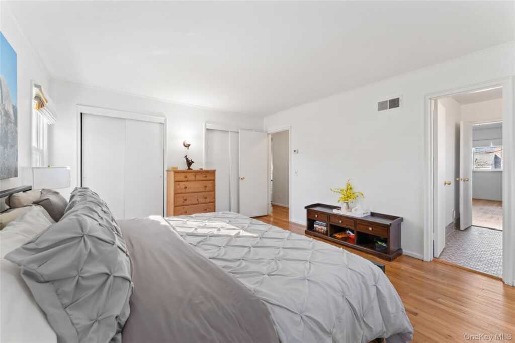 14 Baylor Circle, White Plains, NY 10605 - Photo 10 of 30