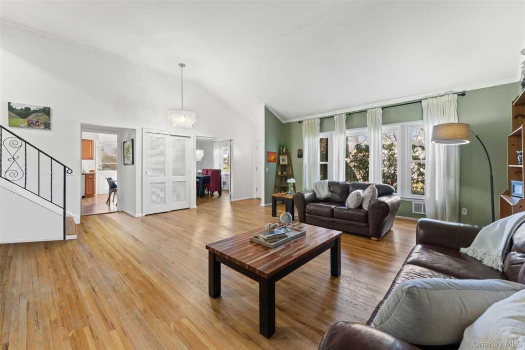 14 Baylor Circle, White Plains, NY 10605 - Photo 4 of 30