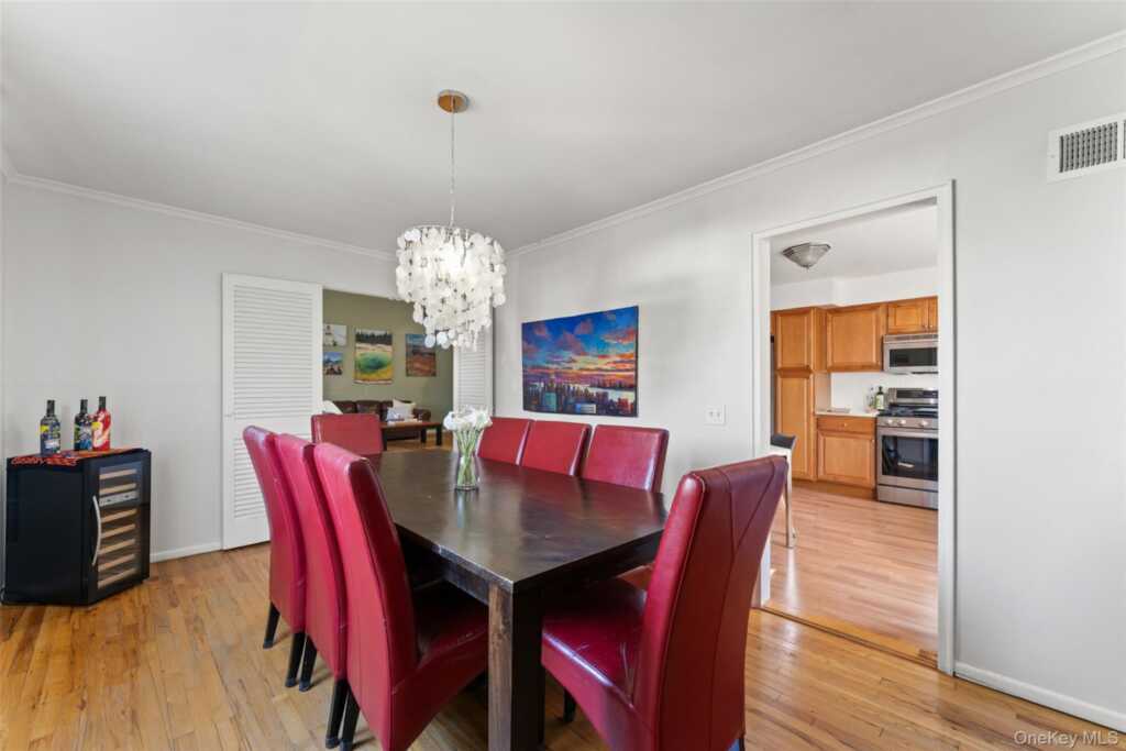 14 Baylor Circle, White Plains, NY 10605 - Photo 8 of 30