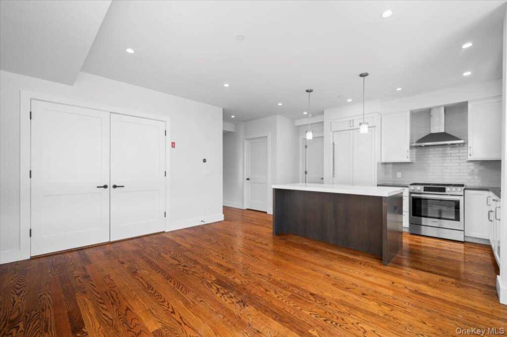 422 E Boston Post Road, Unit #302, Rye, NY 10543 - Photo 3 of 16