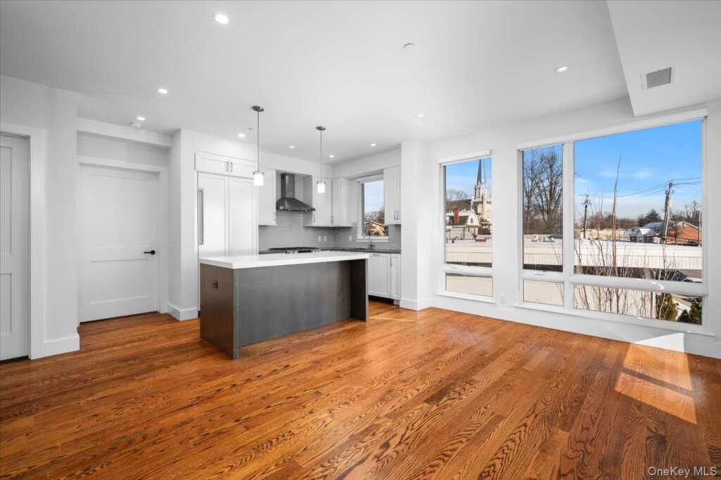 422 E Boston Post Road, Unit #302, Rye, NY 10543 - Photo 4 of 16