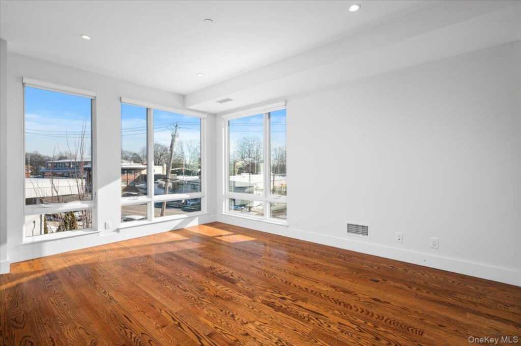 422 E Boston Post Road, Unit #302, Rye, NY 10543 - Photo 5 of 16