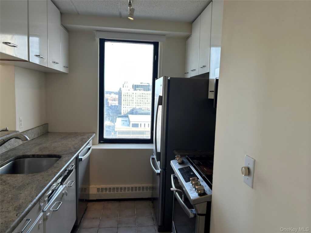 4 Martine Avenue, Unit #1205, White Plains, NY 10606 - Photo 9 of 24