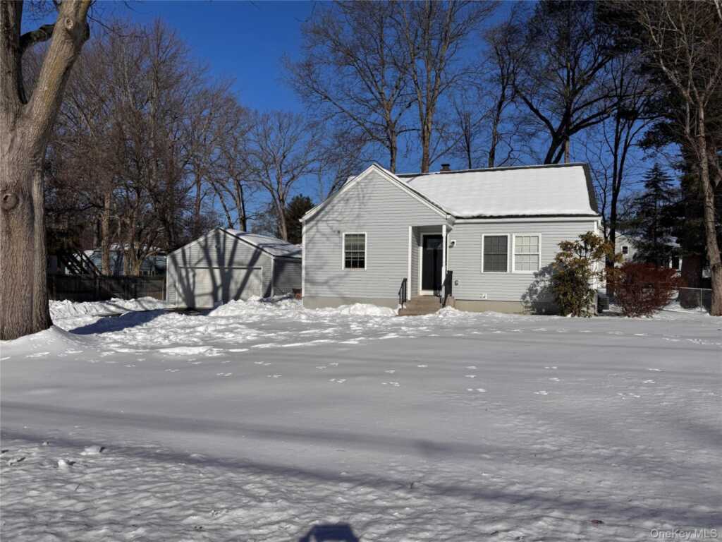 14 Fenner Lane, Nanuet, NY 10954