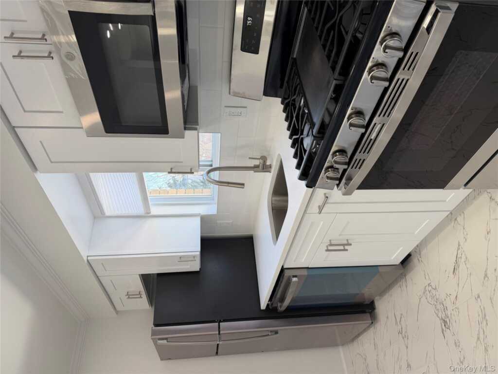 12 Central Drive, Unit #1, Nanuet, NY 10954 - Photo 3 of 20