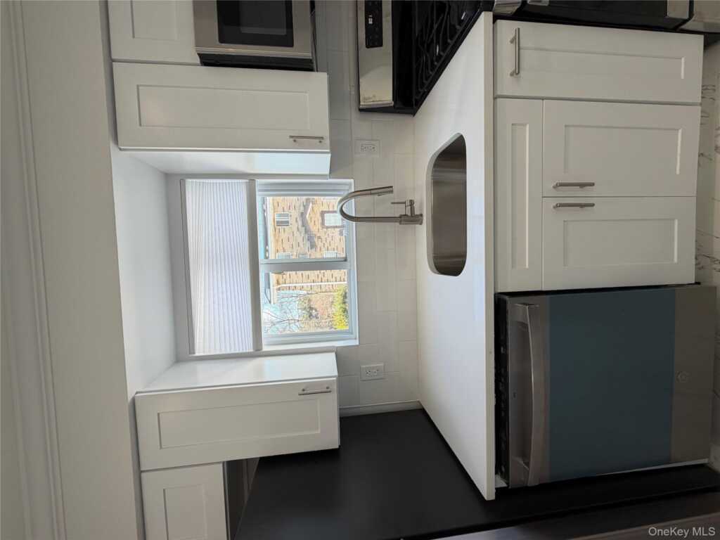 12 Central Drive, Unit #1, Nanuet, NY 10954 - Photo 4 of 20