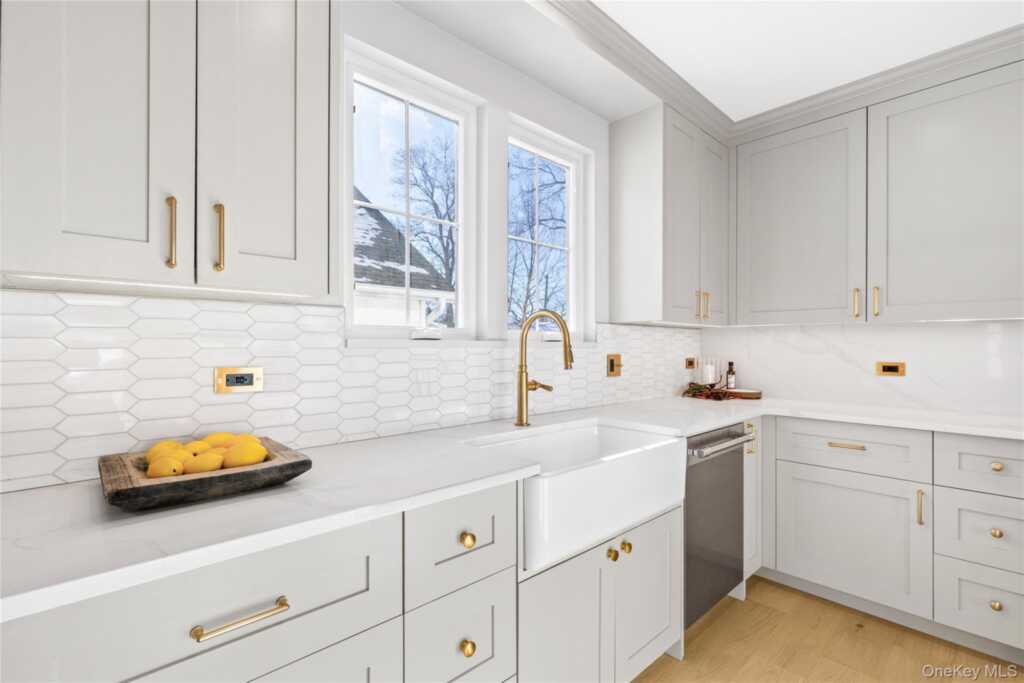 4 W Glen Avenue, Rye, NY 10573 - Photo 9 of 35