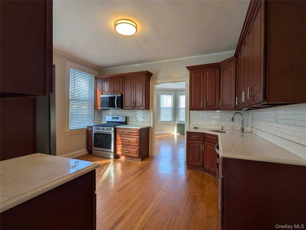 26 Coligni Avenue, Unit #1-2, New Rochelle, NY 10801 - Photo 6 of 18