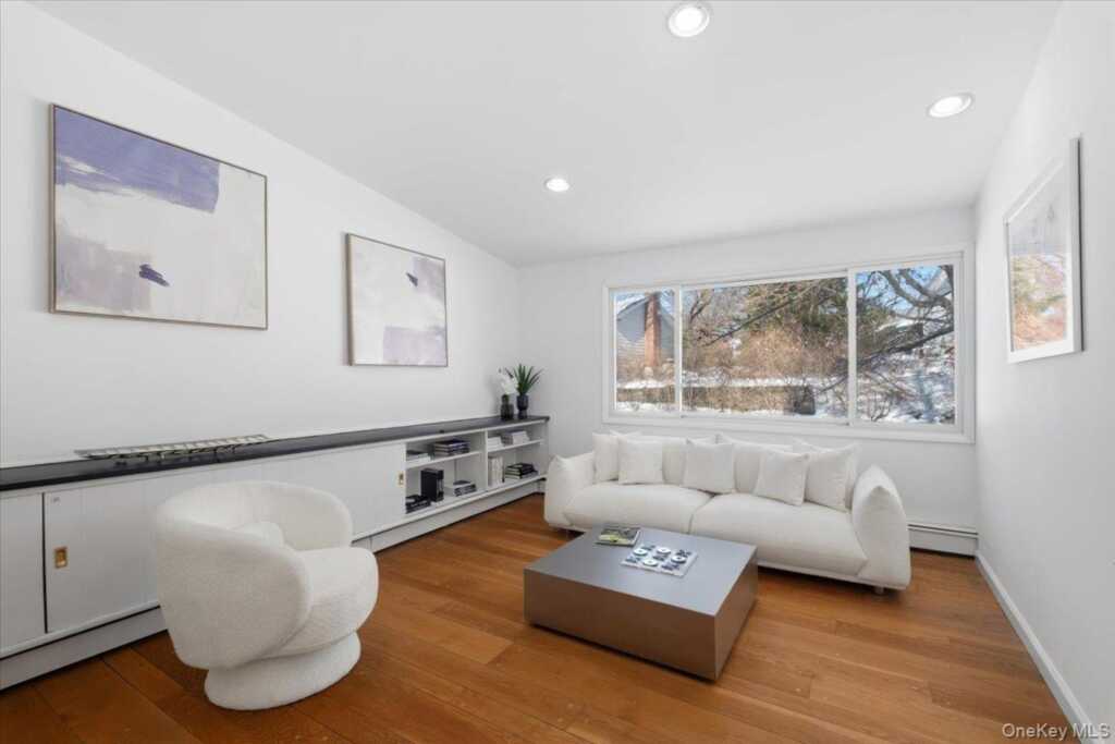 44 Amherst Drive, New Rochelle, NY 10804 - Photo 5 of 23