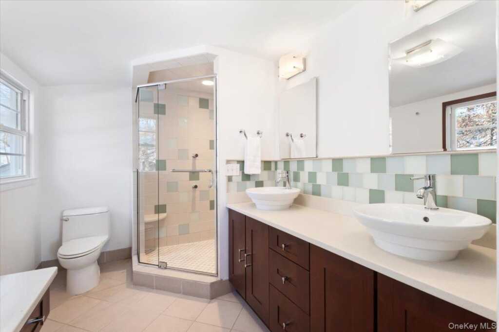 44 Amherst Drive, New Rochelle, NY 10804 - Photo 9 of 23