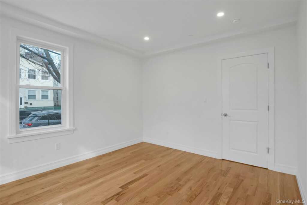 25 Walnut Street, New Rochelle, NY 10801 - Photo 10 of 29