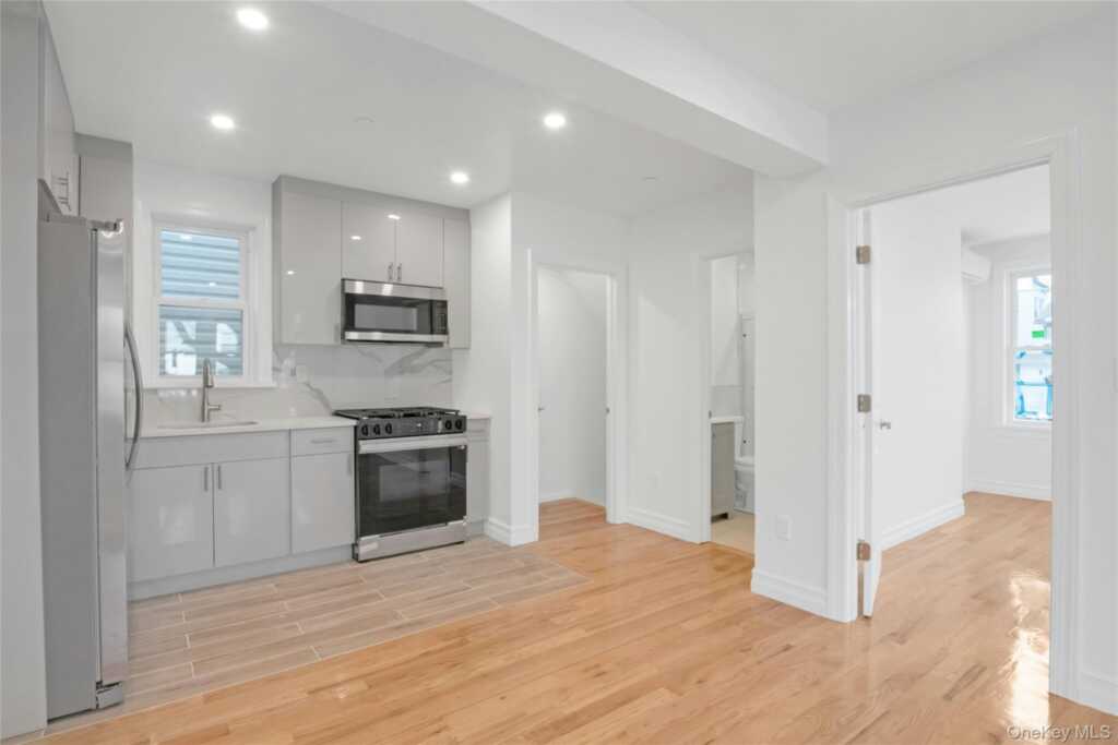 25 Walnut Street, New Rochelle, NY 10801 - Photo 11 of 29