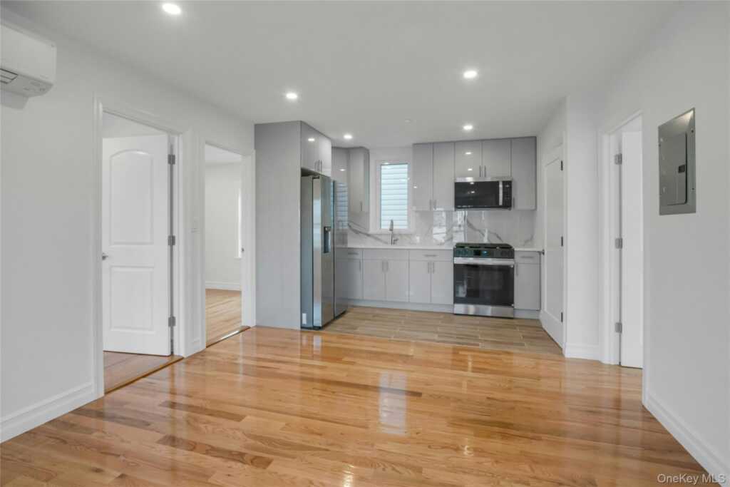 25 Walnut Street, New Rochelle, NY 10801 - Photo 12 of 29