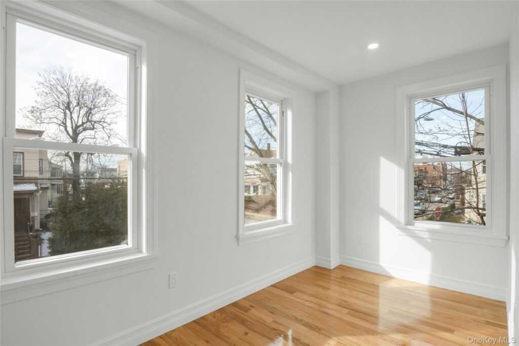 25 Walnut Street, New Rochelle, NY 10801 - Photo 14 of 29