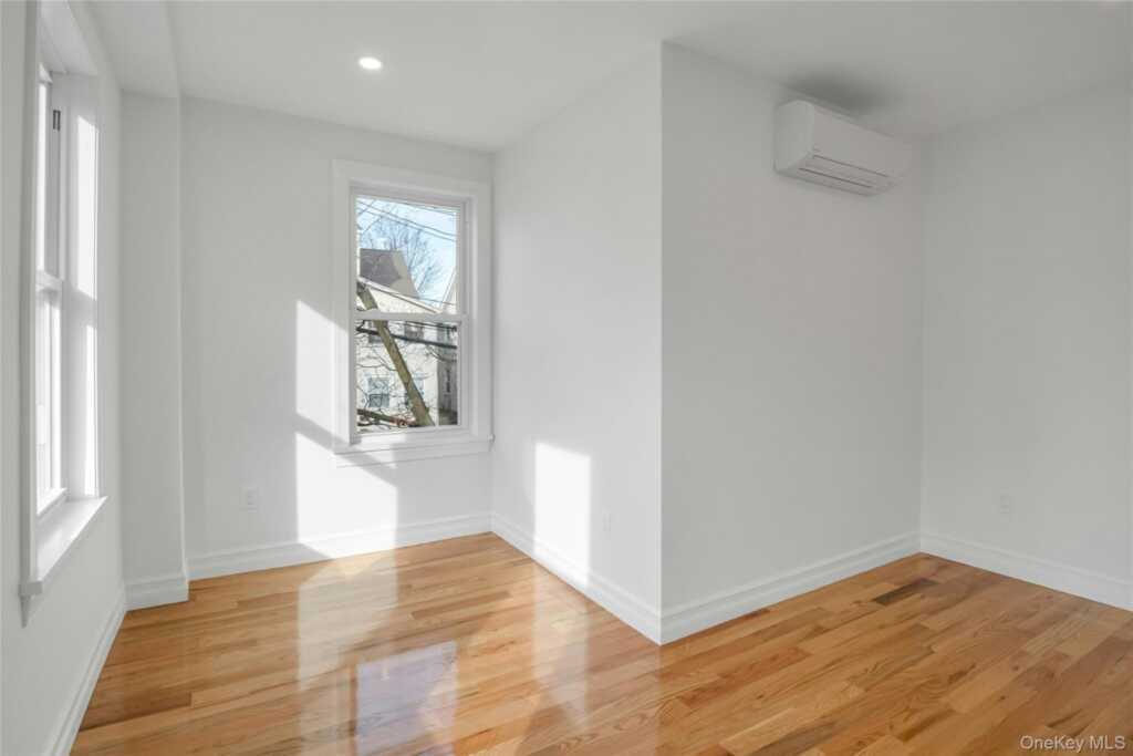 25 Walnut Street, New Rochelle, NY 10801 - Photo 15 of 29