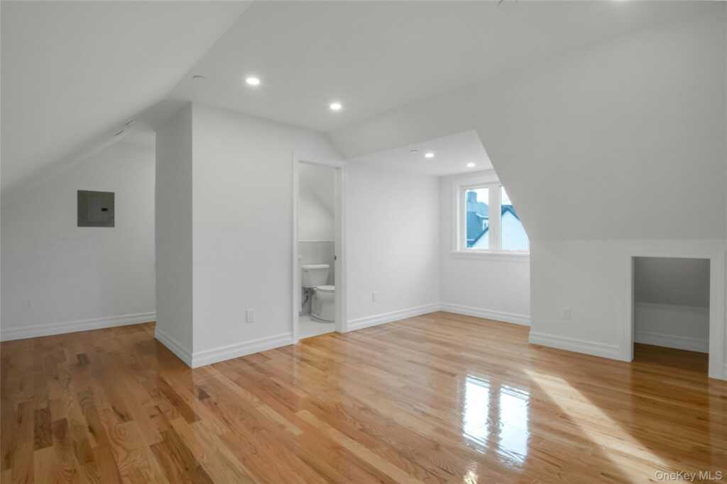 25 Walnut Street, New Rochelle, NY 10801 - Photo 18 of 29