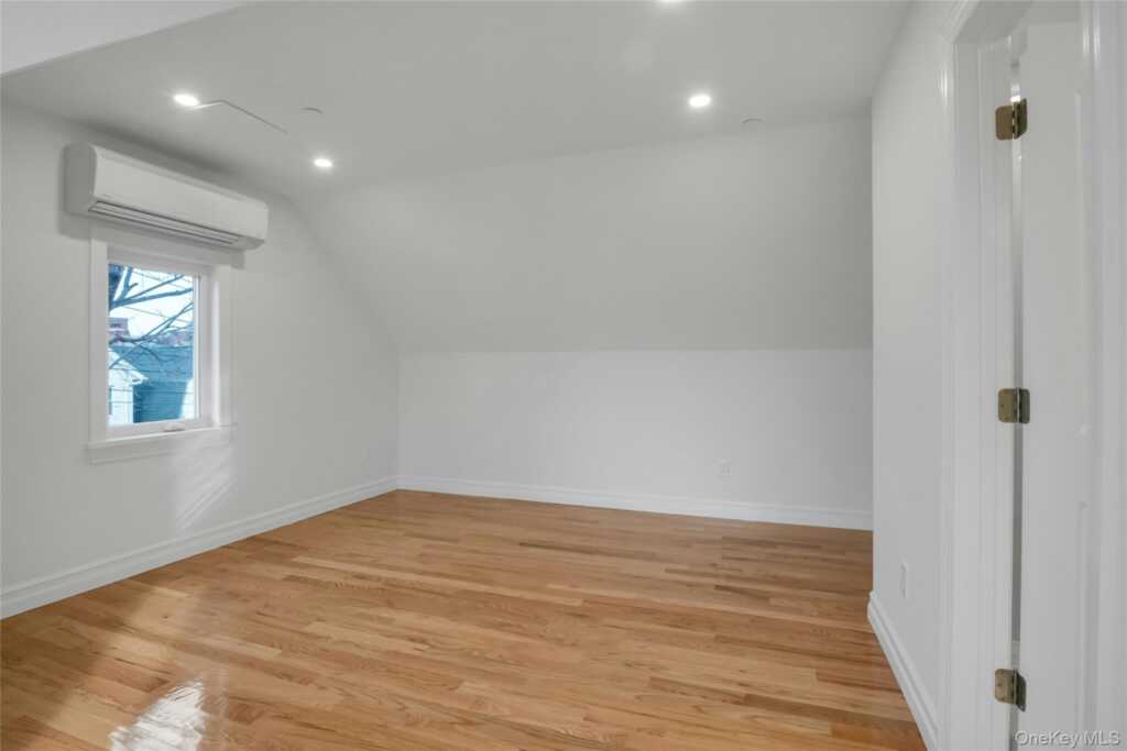 25 Walnut Street, New Rochelle, NY 10801 - Photo 19 of 29