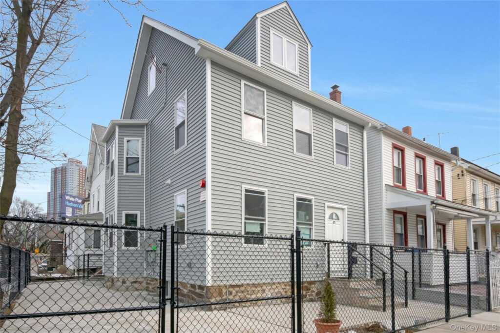 25 Walnut Street, New Rochelle, NY 10801 - Photo 2 of 29