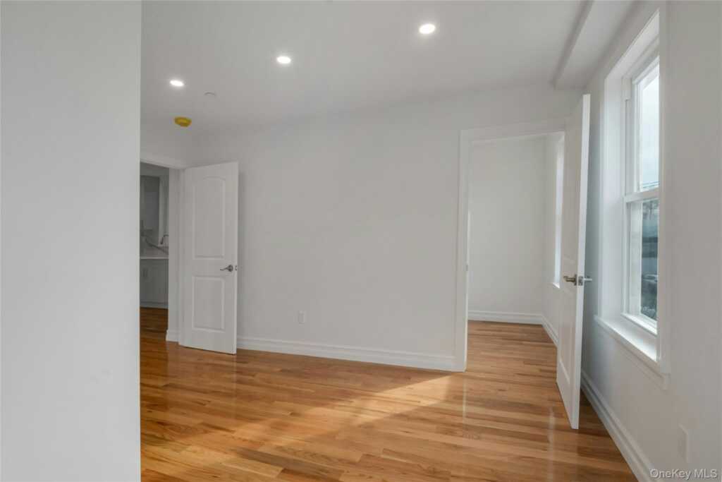 25 Walnut Street, New Rochelle, NY 10801 - Photo 20 of 29