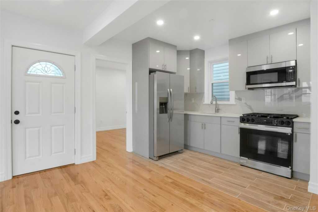 25 Walnut Street, New Rochelle, NY 10801 - Photo 5 of 29