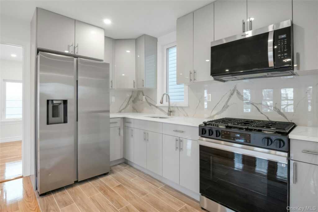 25 Walnut Street, New Rochelle, NY 10801 - Photo 7 of 29