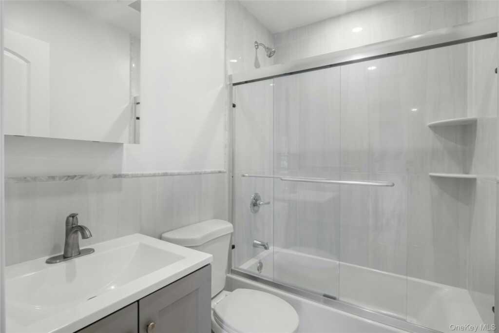 25 Walnut Street, New Rochelle, NY 10801 - Photo 8 of 29