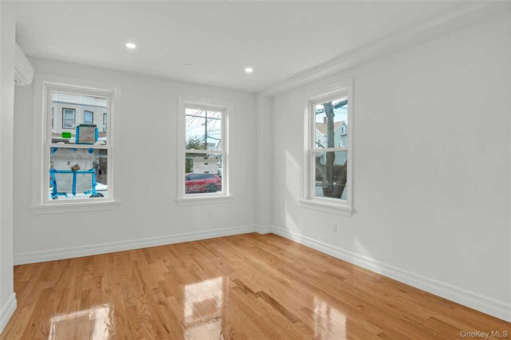 25 Walnut Street, New Rochelle, NY 10801 - Photo 9 of 29