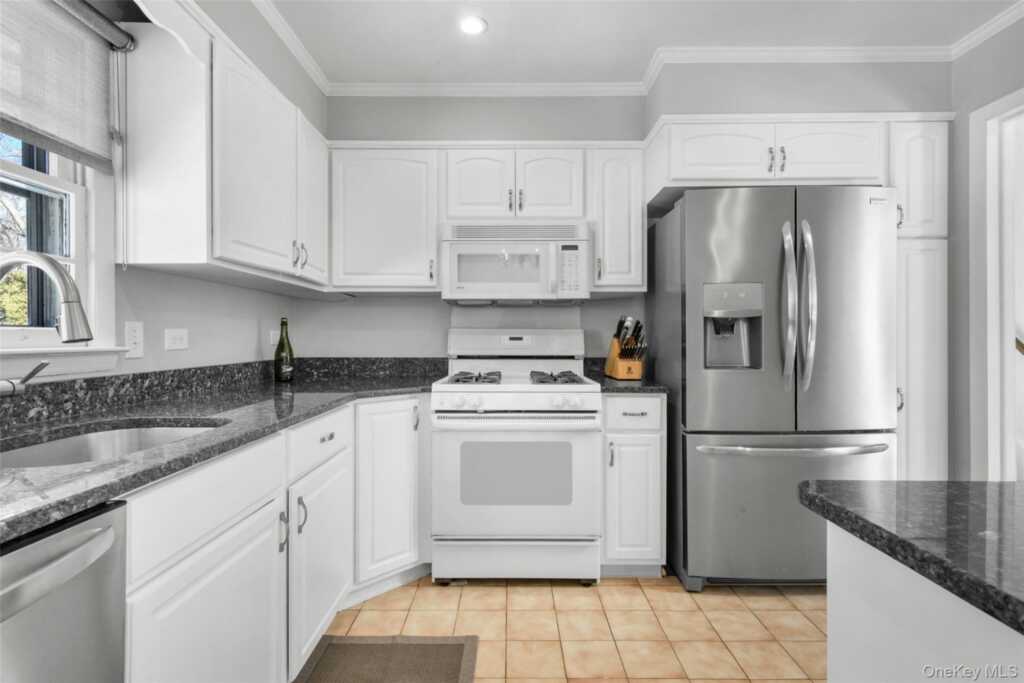 46 Harding Drive, New Rochelle, NY 10801 - Photo 13 of 34