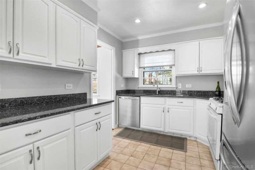 46 Harding Drive, New Rochelle, NY 10801 - Photo 14 of 34