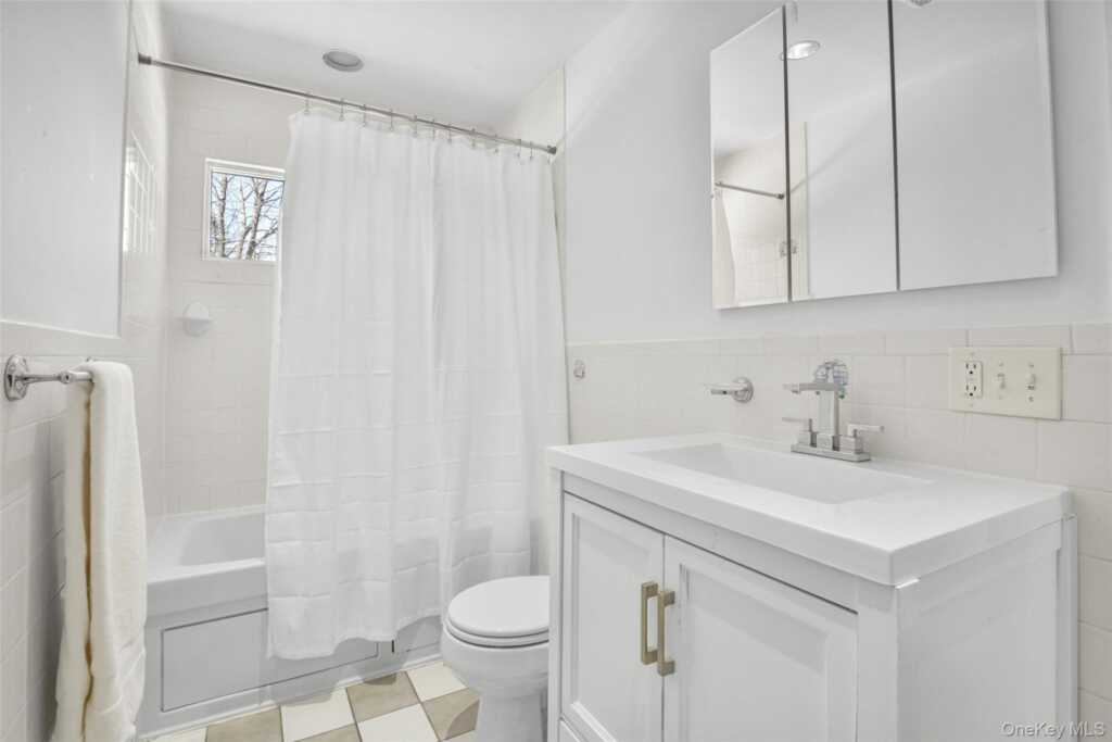 46 Harding Drive, New Rochelle, NY 10801 - Photo 24 of 34