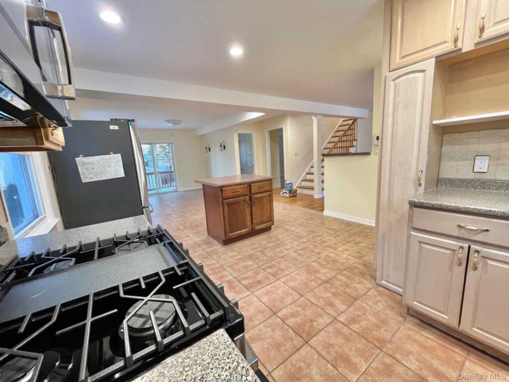 51 Emmett Terrace, Unit #1, New Rochelle, NY 10805 - Photo 4 of 24