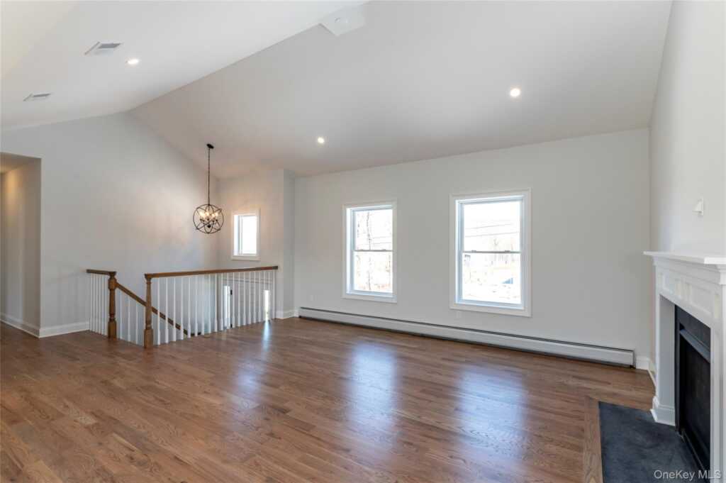 748 9W Route, Valley Cottage, NY 10989 - Photo 10 of 31