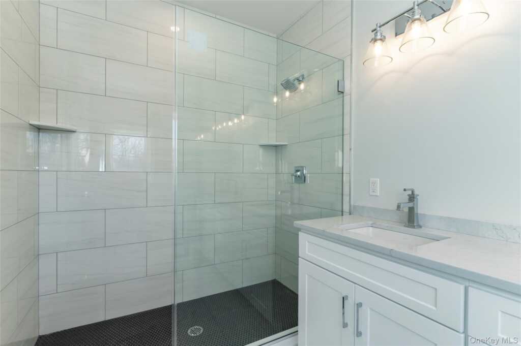 748 9W Route, Valley Cottage, NY 10989 - Photo 18 of 31