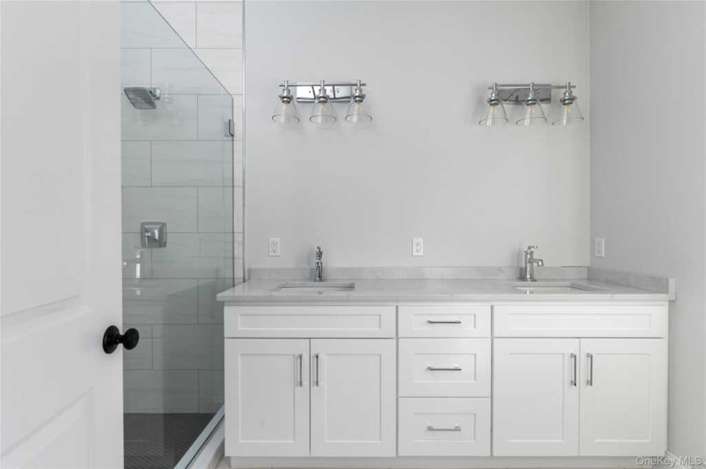 748 9W Route, Valley Cottage, NY 10989 - Photo 19 of 31