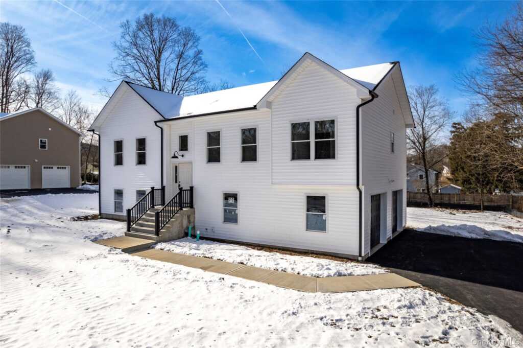 748 9W Route, Valley Cottage, NY 10989 - Photo 4 of 31