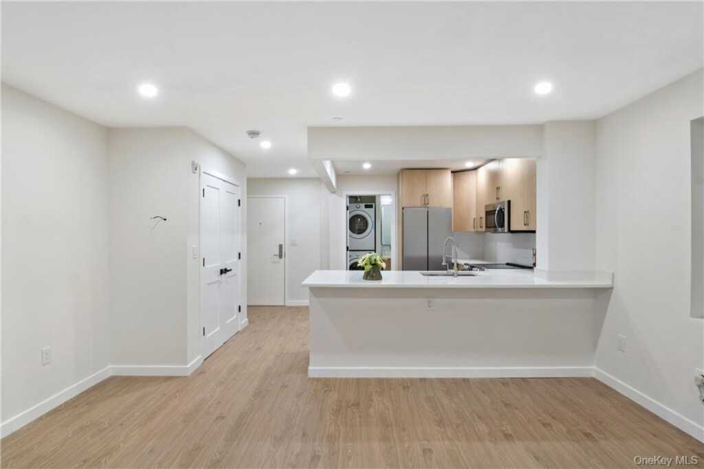 348 Main Street, Unit #3D, New Rochelle, NY 10801