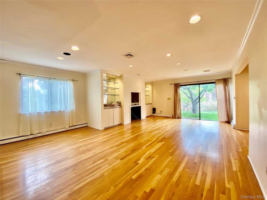 75 Greenway Close, Unit #1, Rye, NY 10573 - Photo 3 of 24