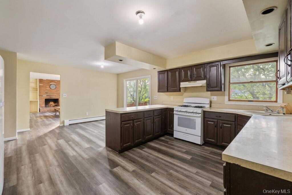 12 Gillis Avenue, Nyack, NY 10960 - Photo 8 of 26