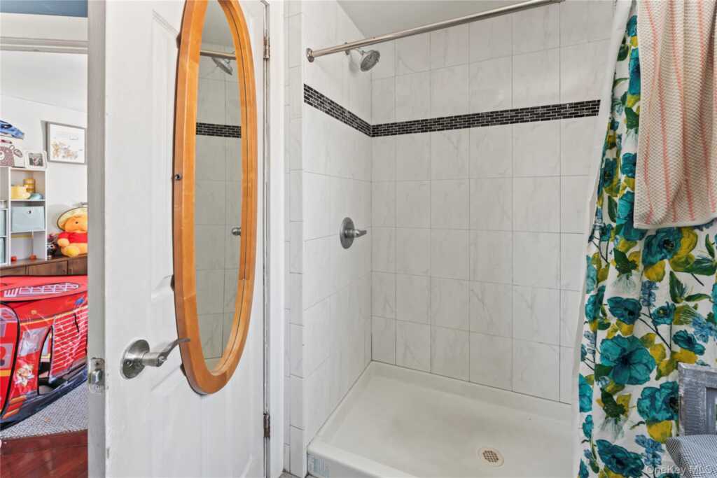 25 Laurel Road, Nyack, NY 10960 - Photo 11 of 28