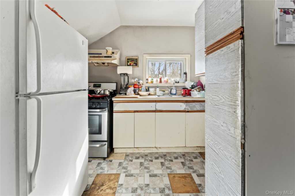 25 Laurel Road, Nyack, NY 10960 - Photo 17 of 28