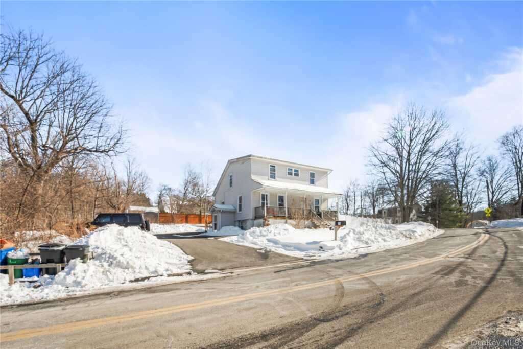 25 Laurel Road, Nyack, NY 10960 - Photo 2 of 28