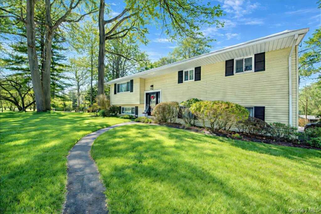 569 Millburn Court, Valley Cottage, NY 10989 - Photo 3 of 26