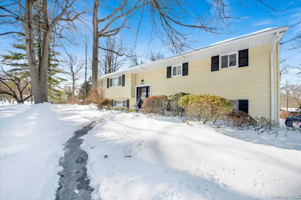 569 Millburn Court, Valley Cottage, NY 10989 - Photo 4 of 26