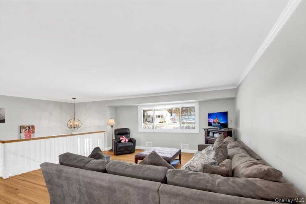 569 Millburn Court, Valley Cottage, NY 10989 - Photo 6 of 26