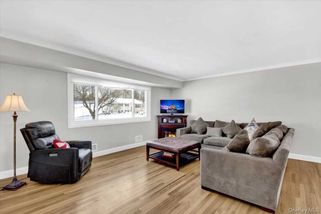 569 Millburn Court, Valley Cottage, NY 10989 - Photo 7 of 26