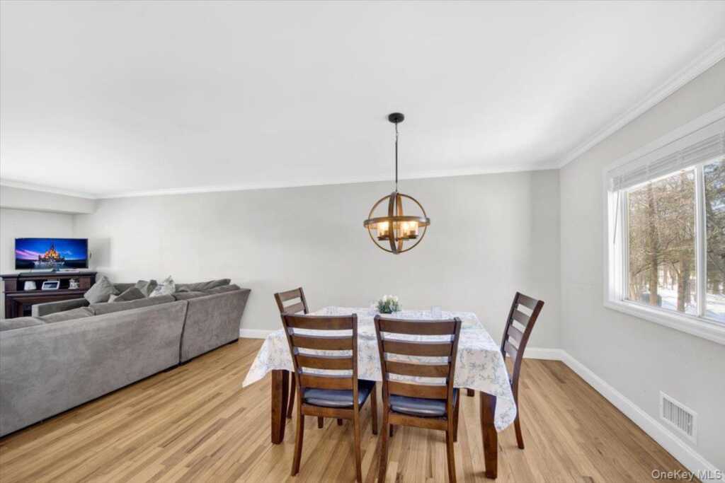 569 Millburn Court, Valley Cottage, NY 10989 - Photo 8 of 26