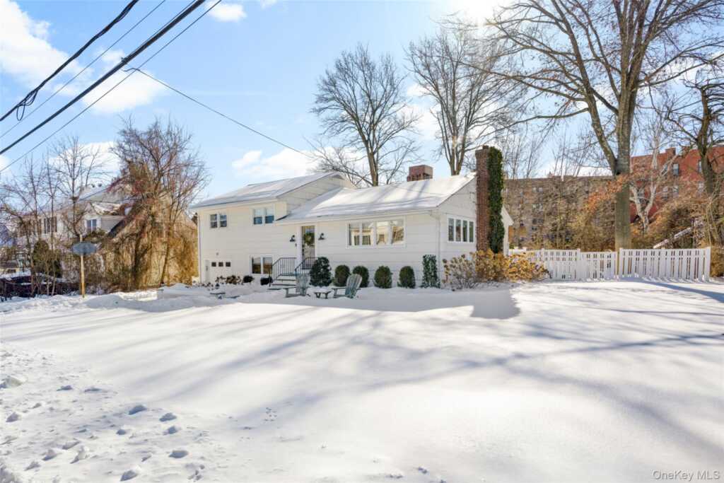 87 Inverness Road, New Rochelle, NY 10804 - Photo 2 of 31